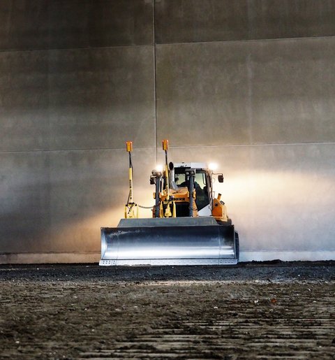 Planierraupe Liebherr PR726 bei Erdarbeiten