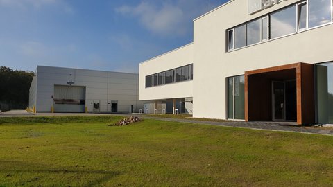 Produktionshalle mit Bürogebäude in Bolckmans