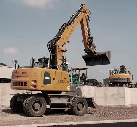 Liebherr A916 Bagger auf Baustelle