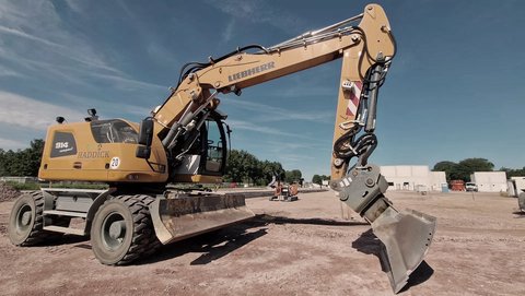 Liebherr A914c Bagger auf Baustelle