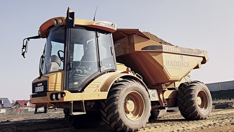 Hydrema 912 Dumper bei Erdarbeiten auf Baustelle